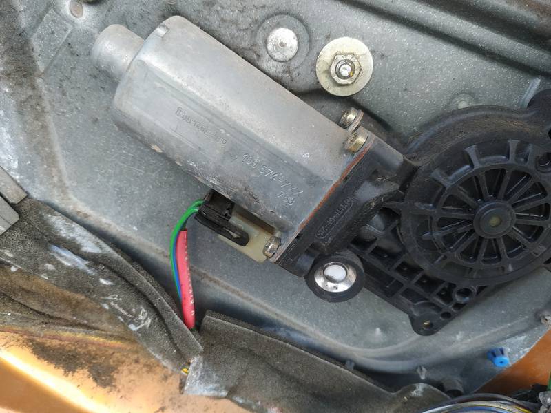 Volvo V70 1999 Duru lango pakelejo varikliukas P.K.