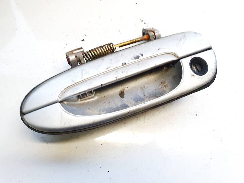 Mazda 626 1998 Zewnętrzna klamka drzwi - PRZEDNIE LEWE