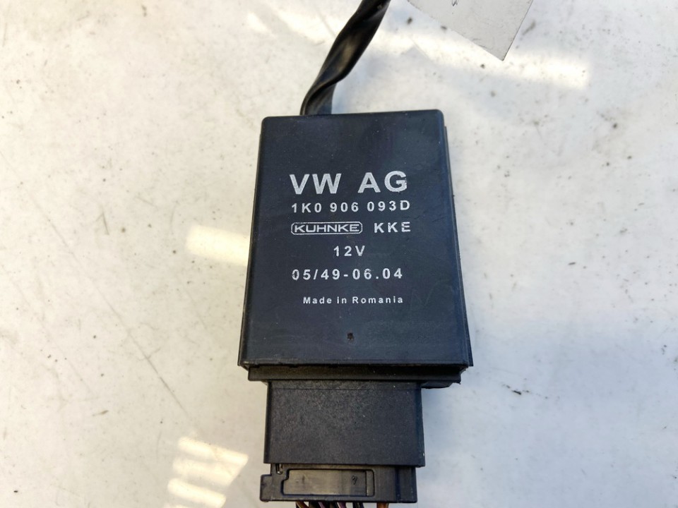 1k0906093d used Fuel Pump Relay Skoda Octavia 2006 2.0L EIS01522910