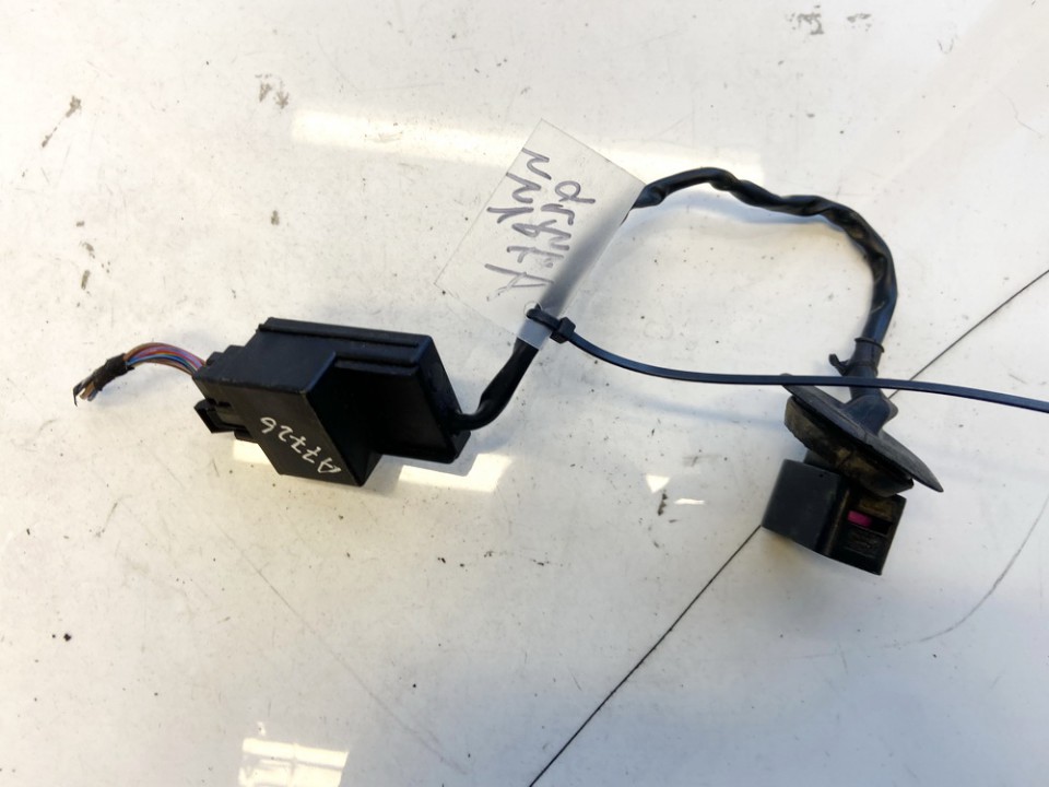 1k0906093d used Fuel Pump Relay Skoda Octavia 2006 2.0L EIS01522910