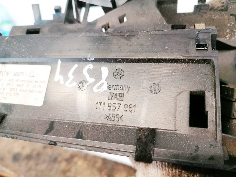 1T1857961 Volkswagen Touran 2005 Center Console Ashtray (Ash Tray) - Thumbnail 3