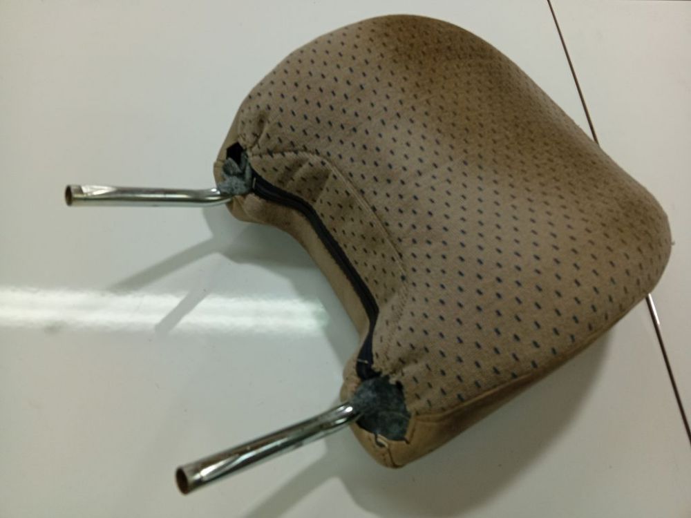 Volvo V70 1999 Seat headrest
