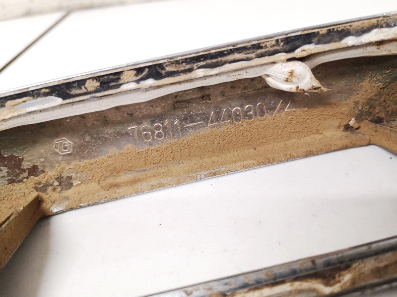 7681144030 Toyota Avensis Verso 2003 Aizmugurējā vāka ārējā apdare (numura apgaismojums) - AIZMUGURE - Thumbnail 3