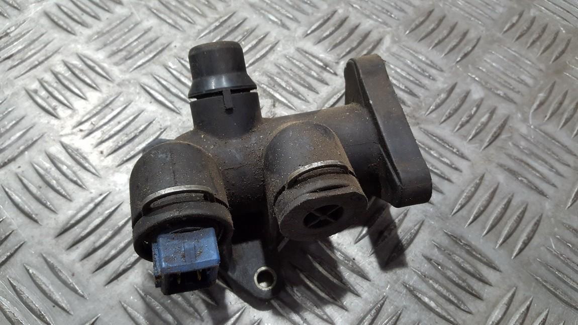 058121133B Volkswagen Passat 2000 Ausinimo skyscio flansas (Ausinimo sistemos junge, ausinimo skyscio junge)