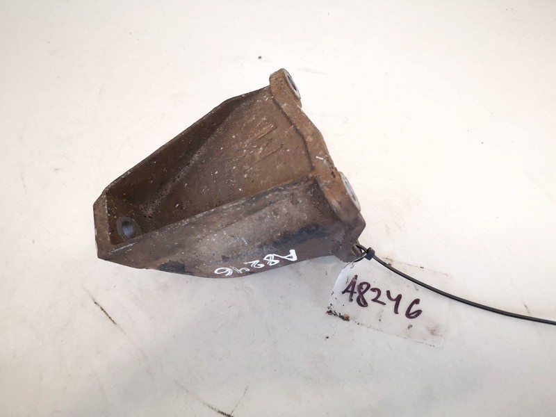 8D0399113AB Volkswagen Passat 1997 Engine Mount Bracket and Gearbox Mount Bracket