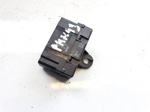 200000 Volvo S60 2003 Relay module