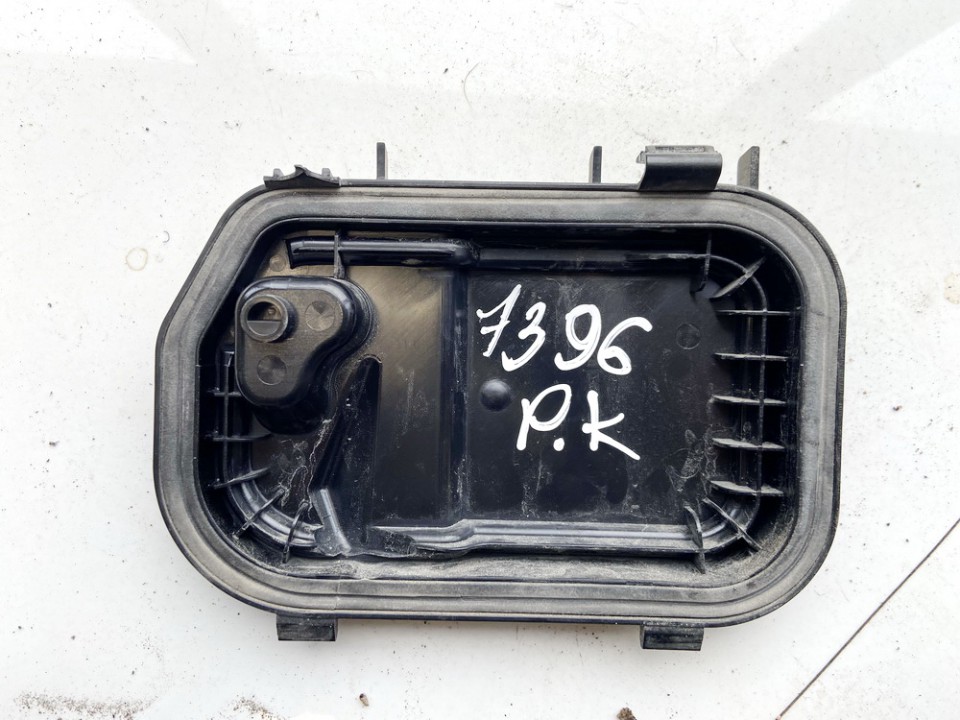 16016300L Audi A6 2005 Headlight bulb dust cover cap - FRONT - Thumbnail 2