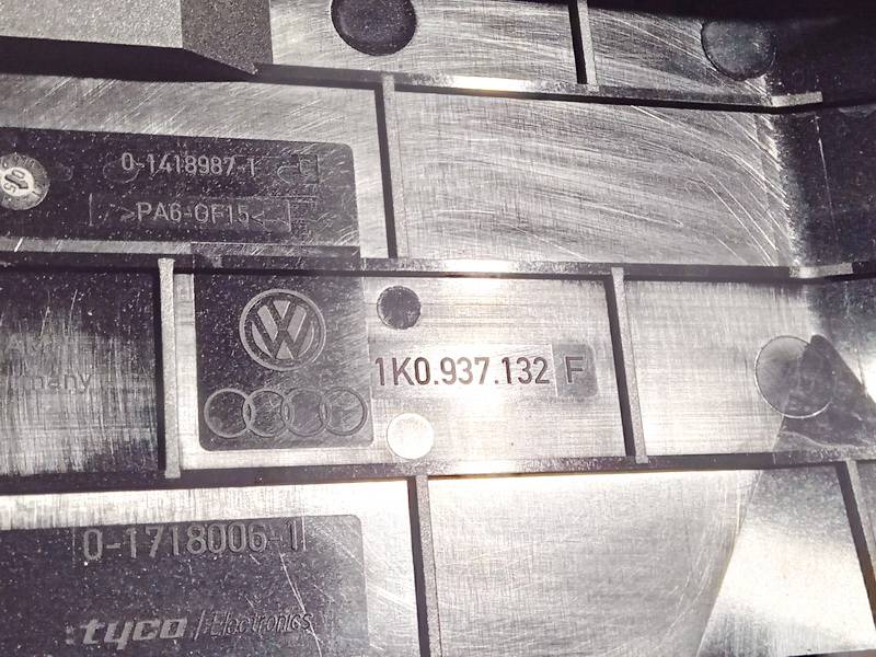 1K0937132F Volkswagen Caddy 2005 Drošinātāju kārba - Thumbnail 3