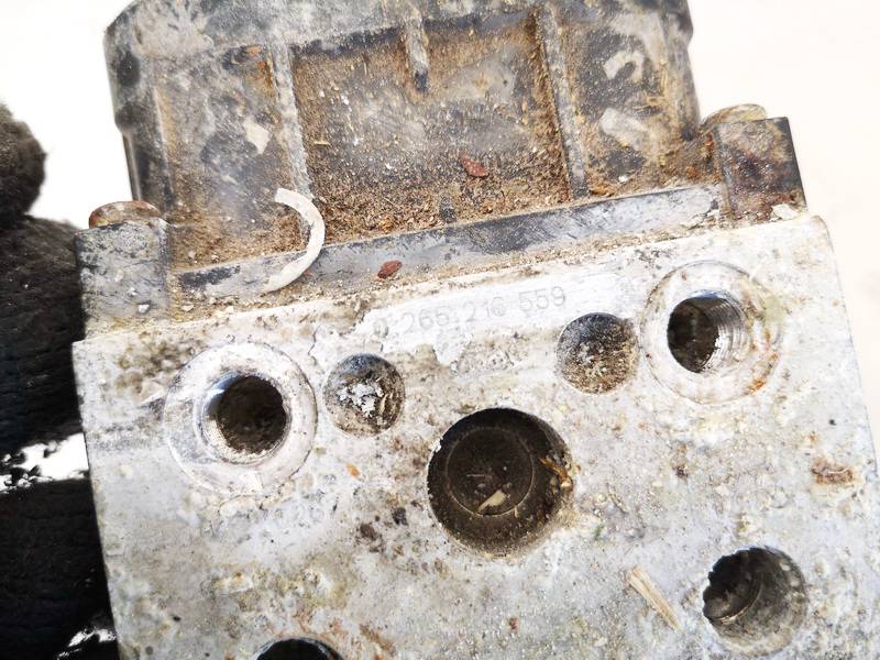8E0614111AB Volkswagen Passat 1997 ABS Unit (ABS Brake Pump) - Thumbnail 2
