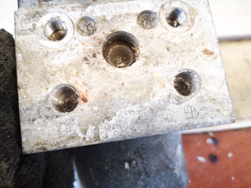 8E0614111AB Volkswagen Passat 1997 ABS Unit (ABS Brake Pump) - Thumbnail 3