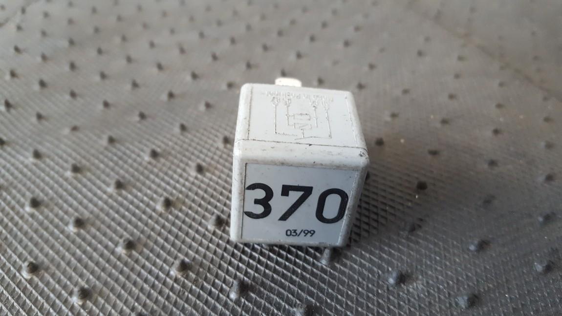 8D0951253 V23134J52X300 Relay module Volkswagen Passat 2003 1.8L