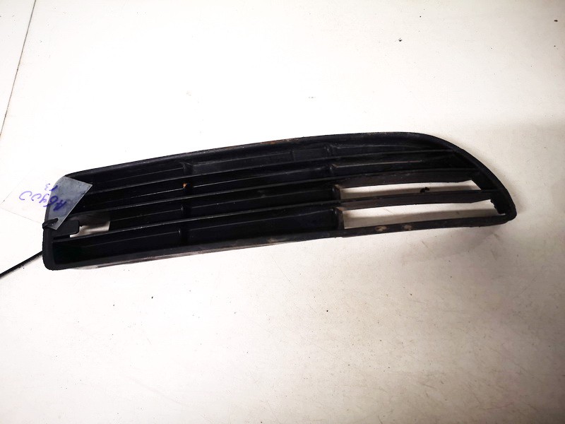8D0807346B Audi A4 1996 Bumper Grille - FRONT RIGHT