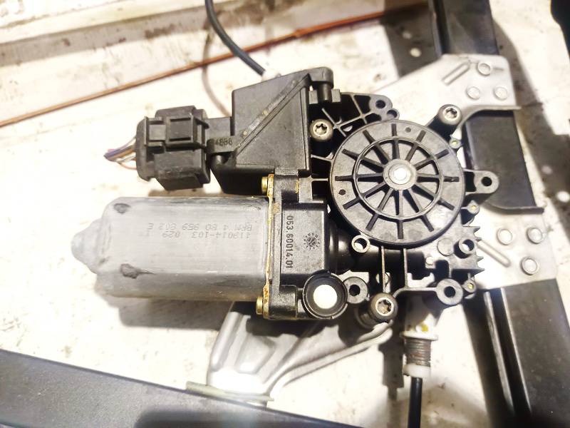 0536001401 Audi A6 2003 Durvju loga pacēlāja motors - PRIEKŠA PA LABI