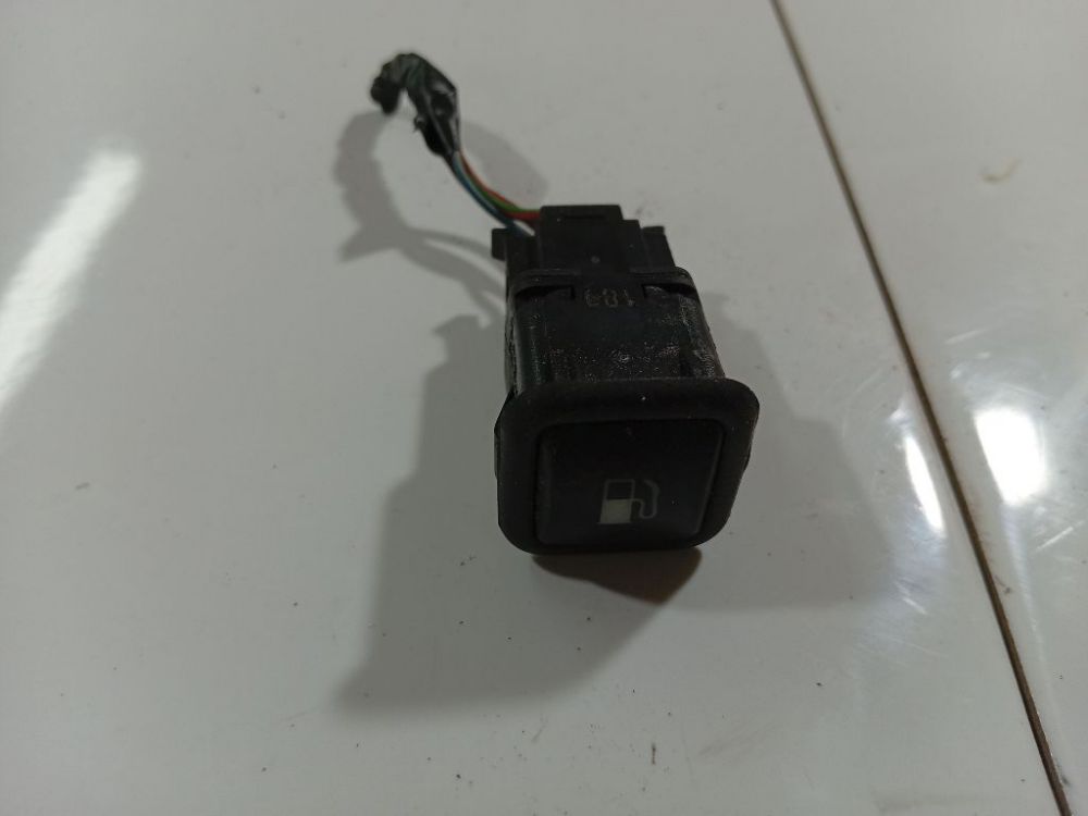 3B0959833A Volkswagen Passat 1999 Fuel Cap Switch (Gas Fuel Door Switch Button)