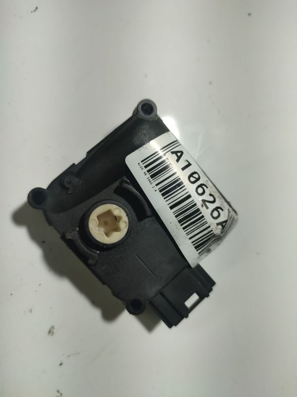 0132801359 Audi A6 2005 кронштейн моторчика заслонки отопителя