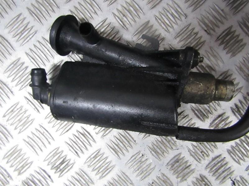 8200140763 used Replacing Oil Breather (Oil Decanter) Volvo V40 2001 1