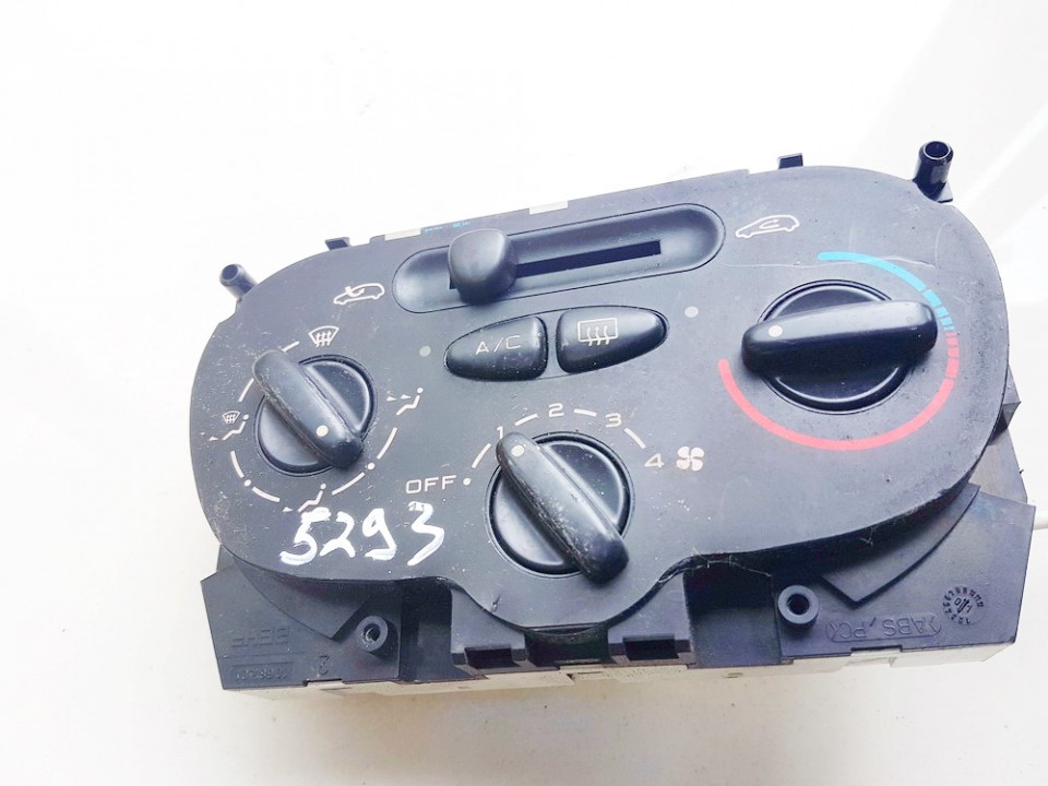 BEHR85858 Peugeot 206 2002 Climate Control Panel (heater control switches)