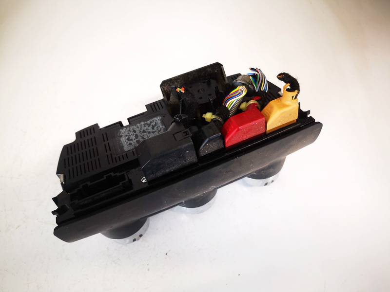 747366 Audi TT 2008 Klimata vadības panelis (sildītāja vadības slēdži) - Thumbnail 2