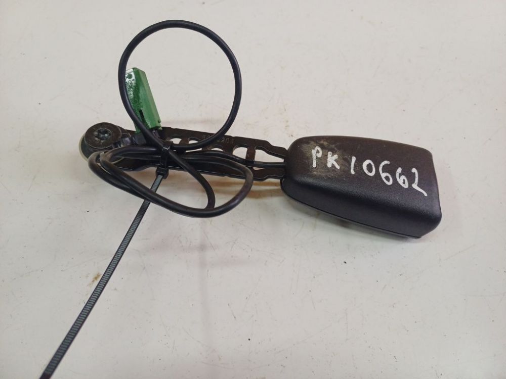 6013208 Volvo V50 2005 Seat belt holder (Seat belt Buckle) - FRONT LEFT