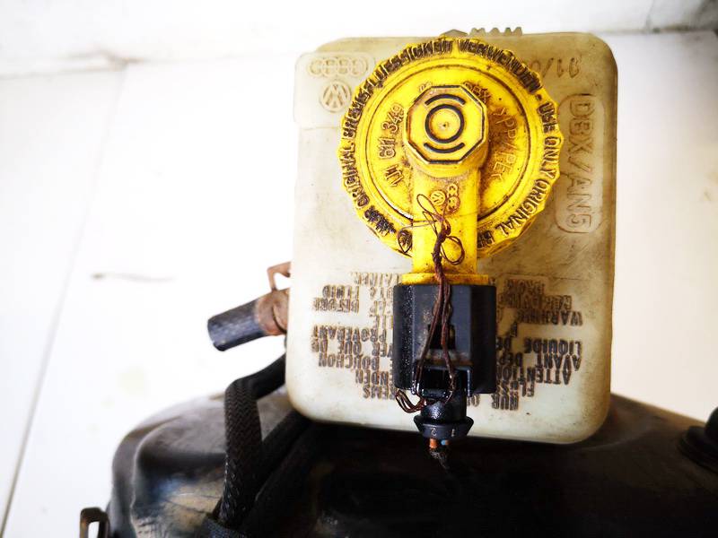 L481402 Volkswagen Golf 2000 Brake Master Cylinder Reservoir