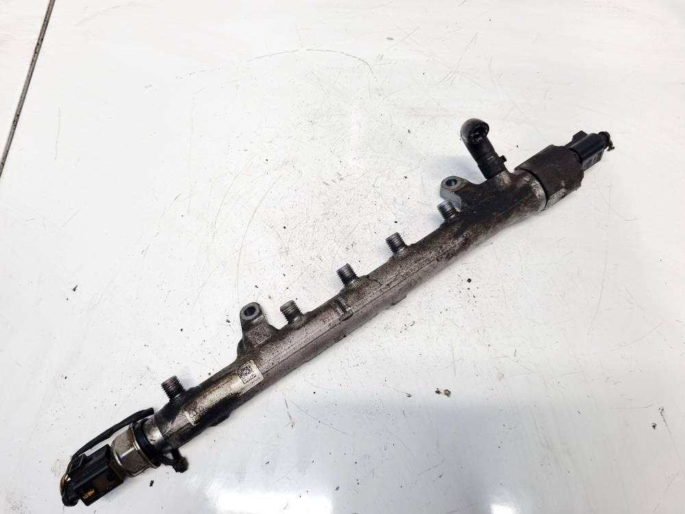 03L130089B Volkswagen Golf 2011 Fuel injector rail (injectors)(Fuel distributor)