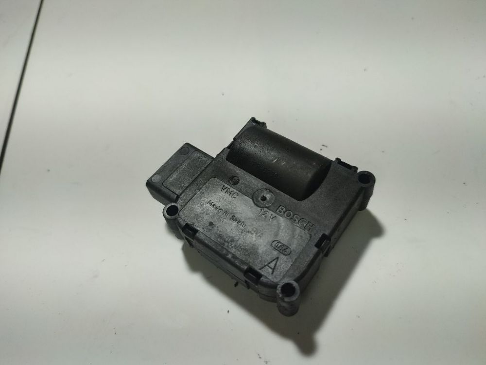 0132801359 Audi A6 2005 кронштейн моторчика заслонки отопителя - Thumbnail 3