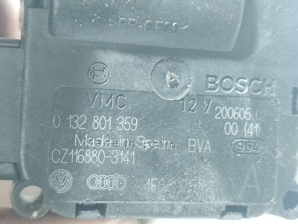 0132801359 Audi A6 2005 кронштейн моторчика заслонки отопителя - Thumbnail 4