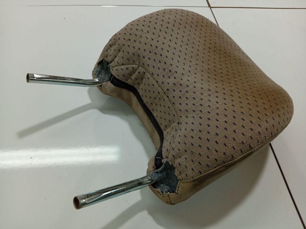 Volvo V70 1999 Seat headrest