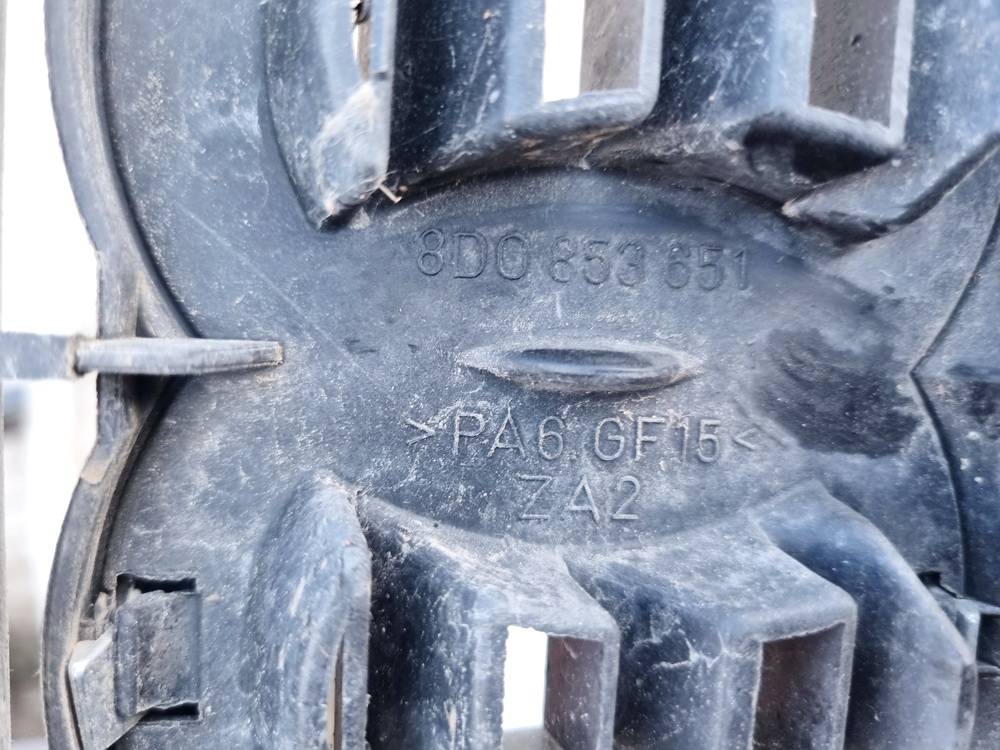 8D0853651 Audi A4 1995 Etusäleikkö - EDESSÄ - Thumbnail 4