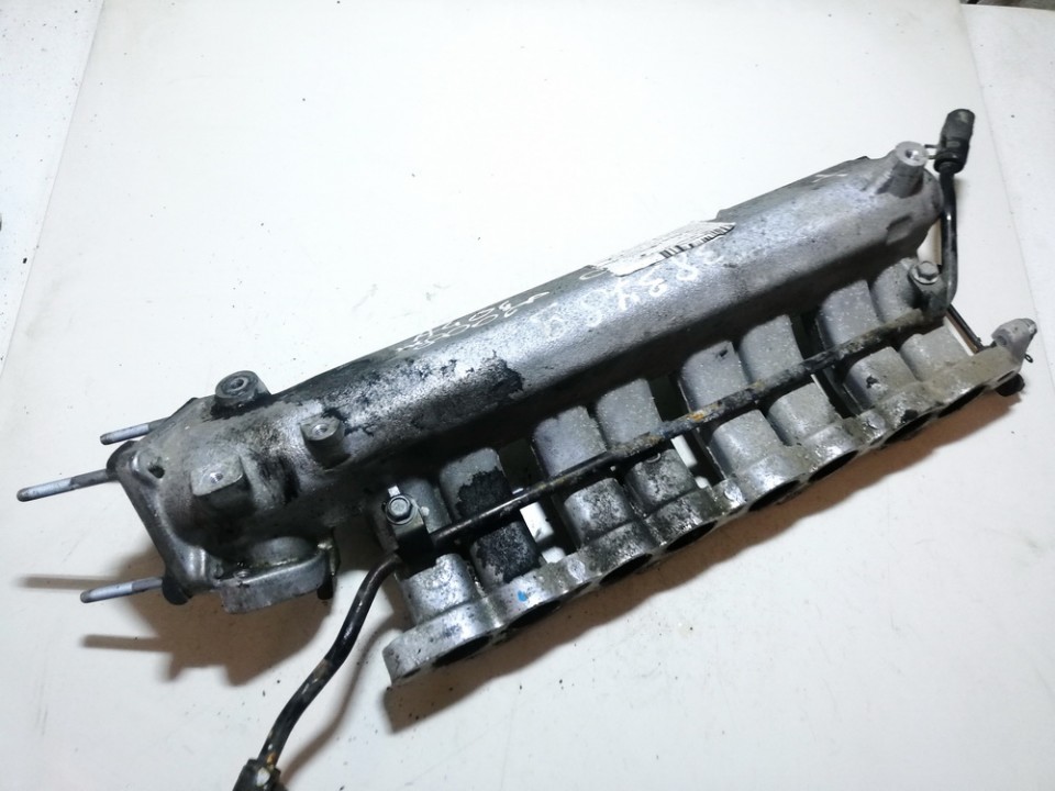 Hyundai i30 2008 Isiurbimo kolektorius