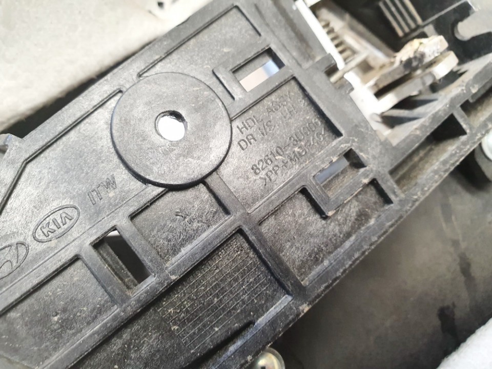 826103U000 Kia Sportage 2012 Door Handle Interior - FRONT LEFT - Thumbnail 3