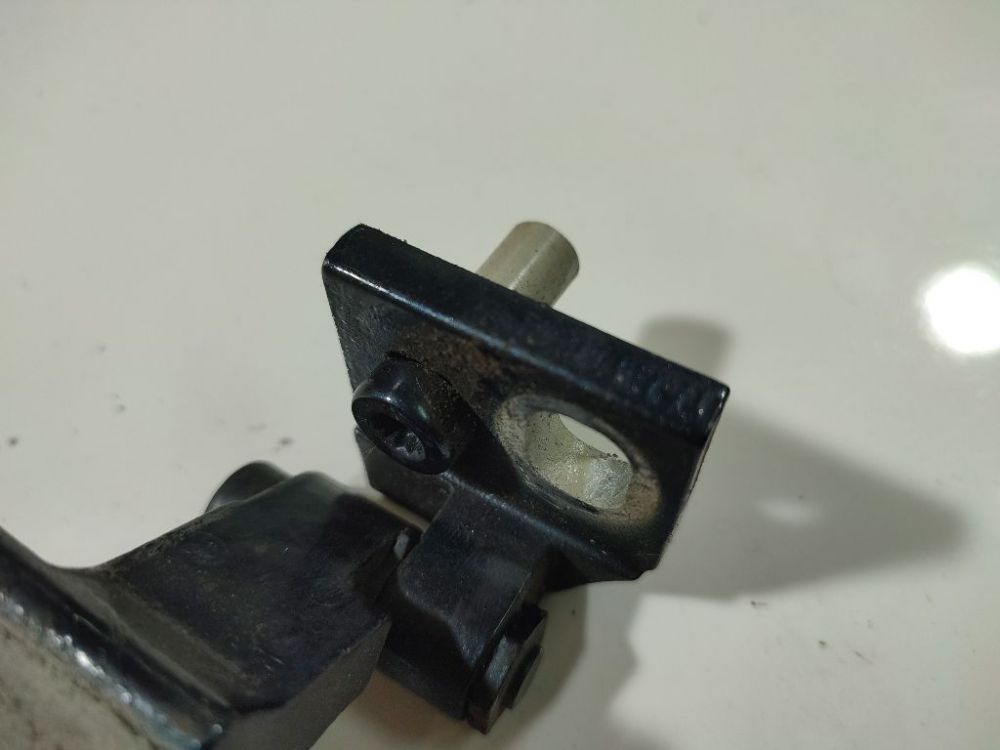 Volkswagen Golf 2008 Priekiniu duru vyris P. - Thumbnail 4