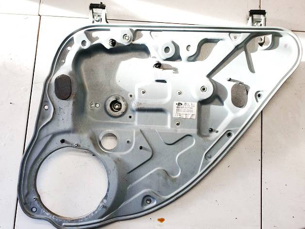 7M51A24994DB Ford Focus 2008 Durvju loga pacēlājs - AIZMUGURE PA LABI