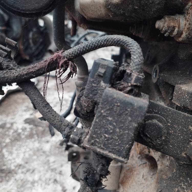 Audi A4 1995 Solenoidi (elektromagneettinen solenoidi)