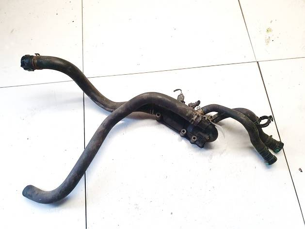 2S6G9K478A2B Ford Fiesta 2006 Jäähdytysnesteen laippa