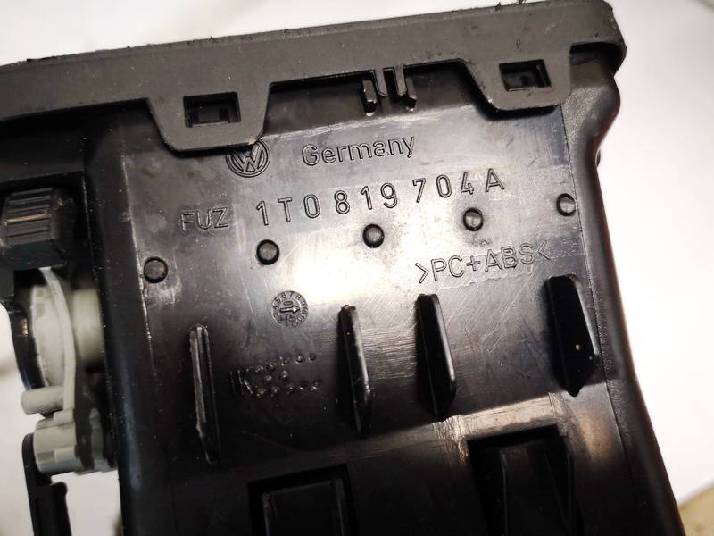 1T0819704A Volkswagen Touran 2004 Dash Vent (Air Vent Grille) - Thumbnail 3