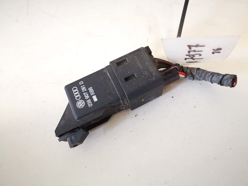038907281d 0281003038 Glow plug relay Volkswagen Passat 2005 2.0L