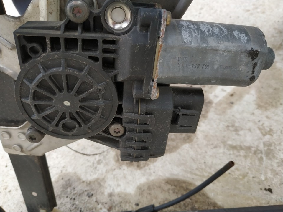 102854XXX Audi A6 1998 Durvju loga pacēlāja motors - PRIEKŠA PA LABI - Thumbnail 2