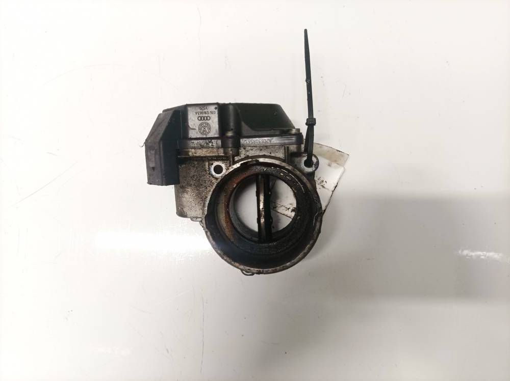 03G128063A Volkswagen Passat 2006 Suurella Virtaamalla Varustettu Kaasuläpän