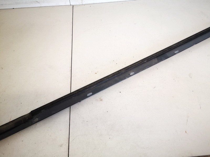 Audi A4 2002 Listwa szyby drzwi - TYLNE LEWE - Thumbnail 3