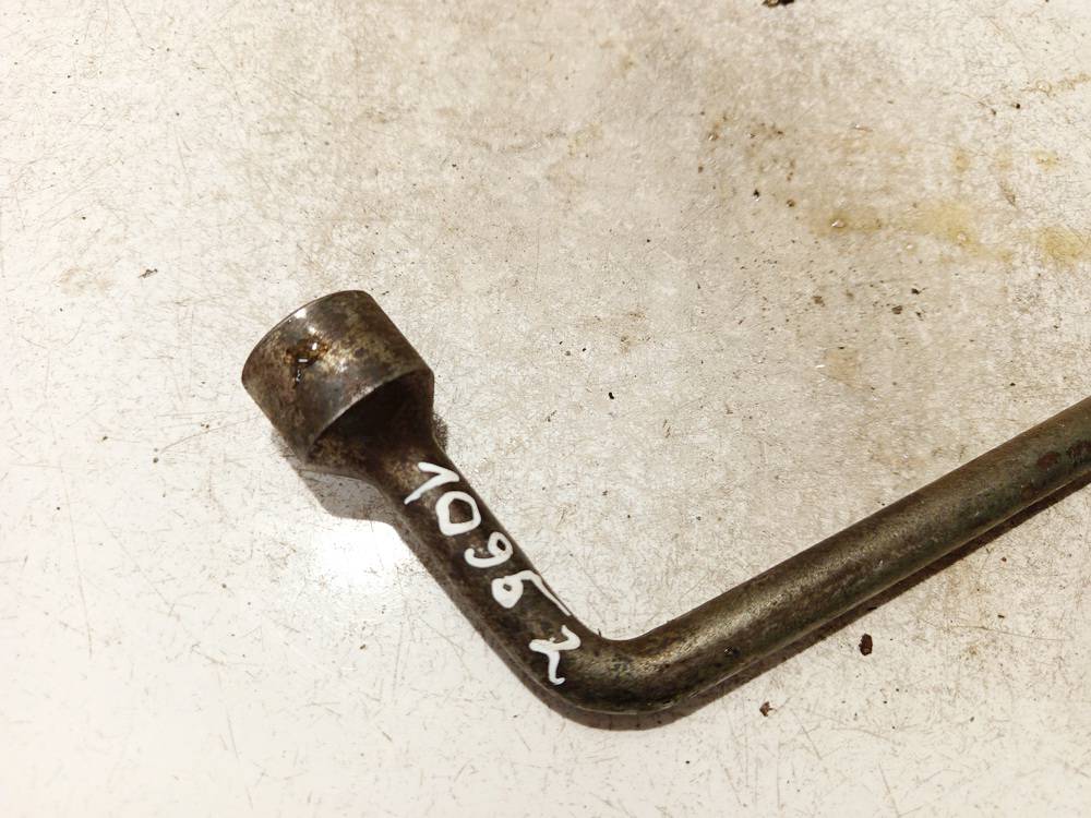 Toyota Corolla Verso 2005 Raktas, ratui atsukti (ratu raktas) - Thumbnail 2