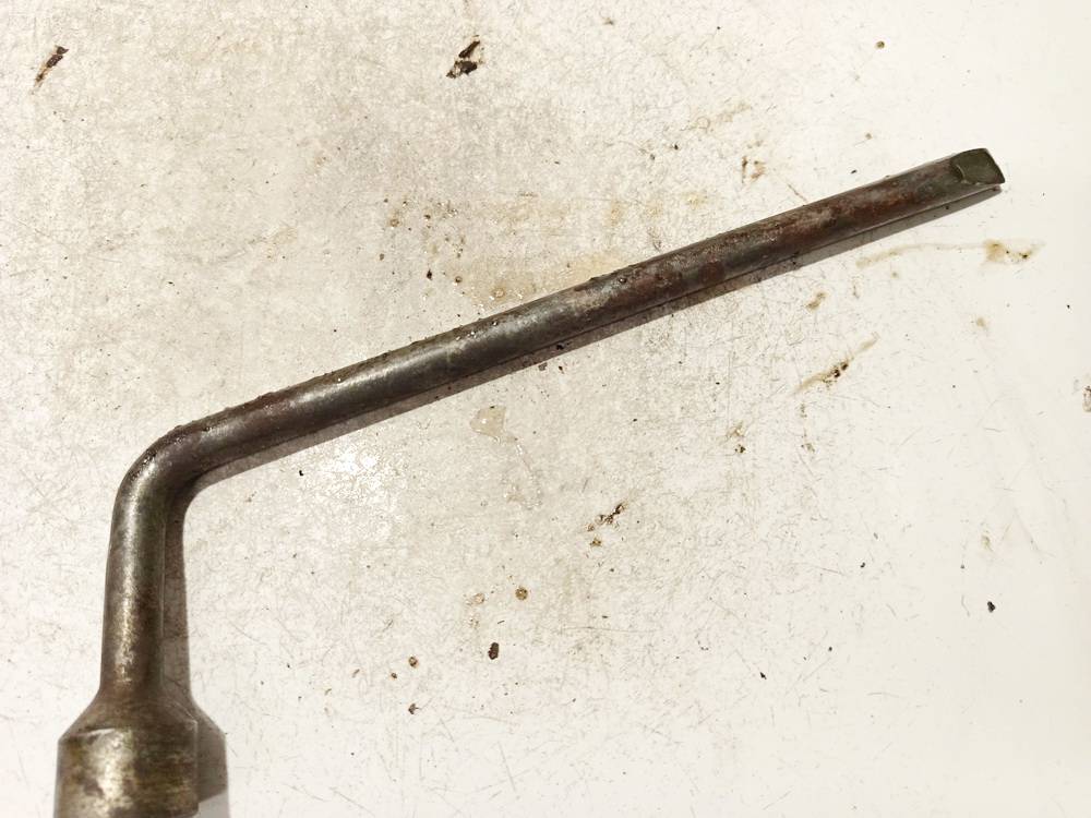 Toyota Corolla Verso 2005 Raktas, ratui atsukti (ratu raktas) - Thumbnail 3