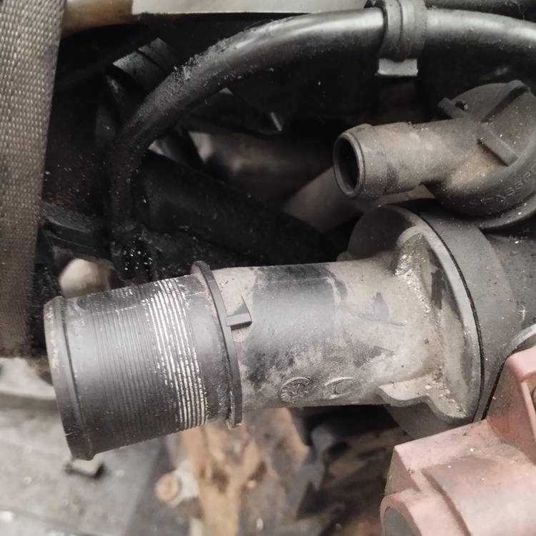 Ford Galaxy 2006 Фланец двигателя системы охлаждения - Thumbnail 2