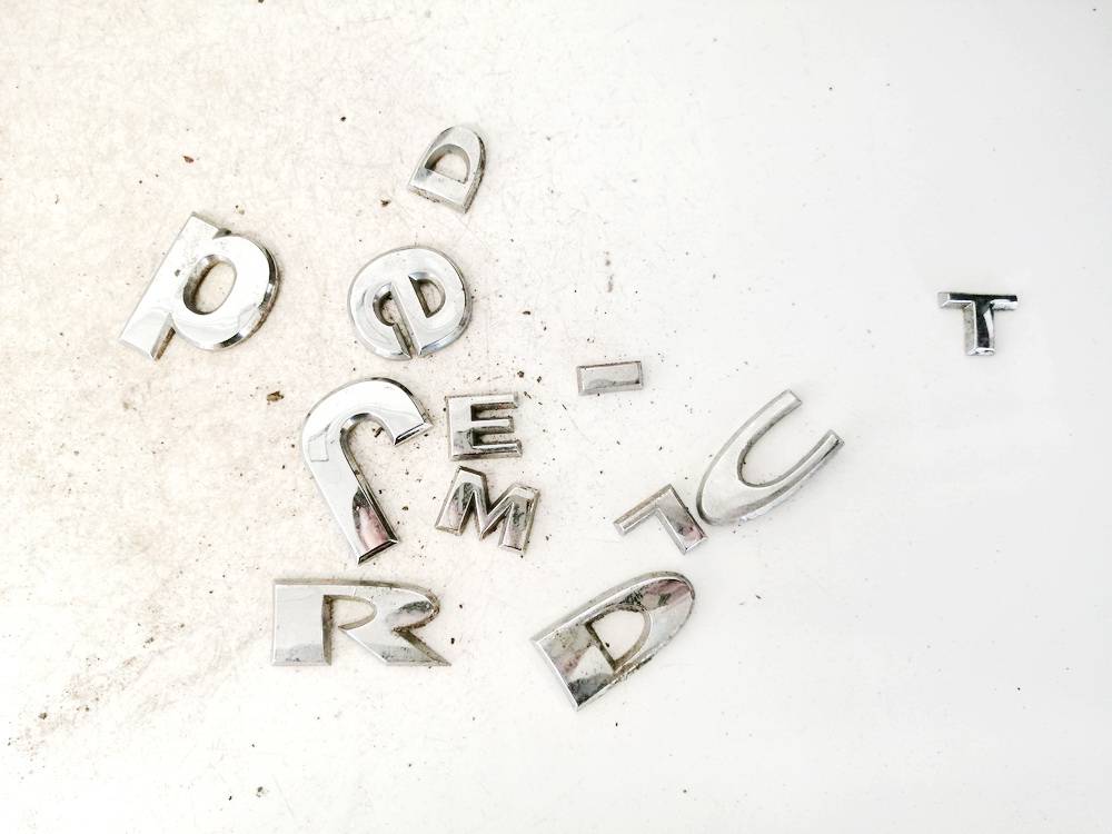 Jeep Grand Cherokee 2005 Other Emblem - Thumbnail 3