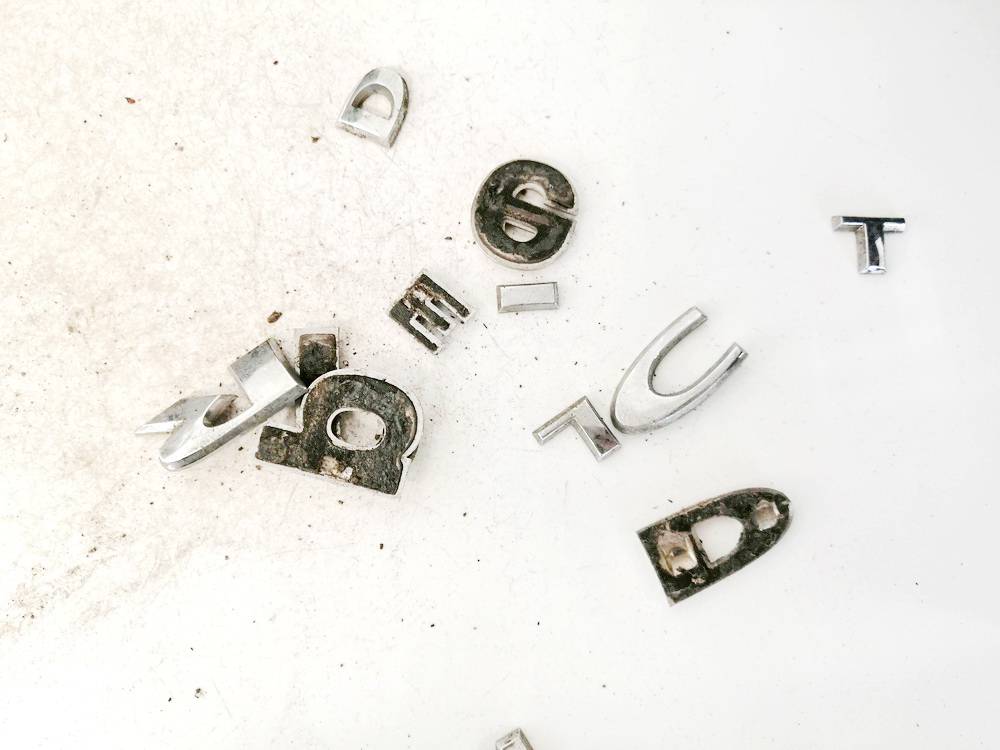 Jeep Grand Cherokee 2005 Other Emblem - Thumbnail 2