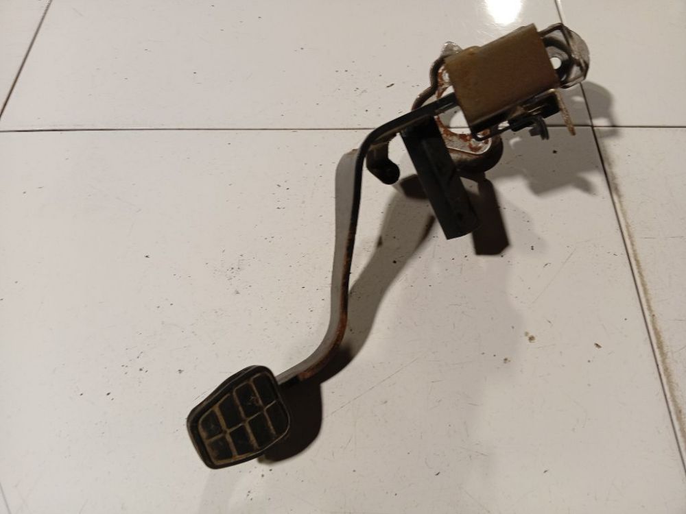 Mitsubishi Colt 2005 Bremžu pedālis