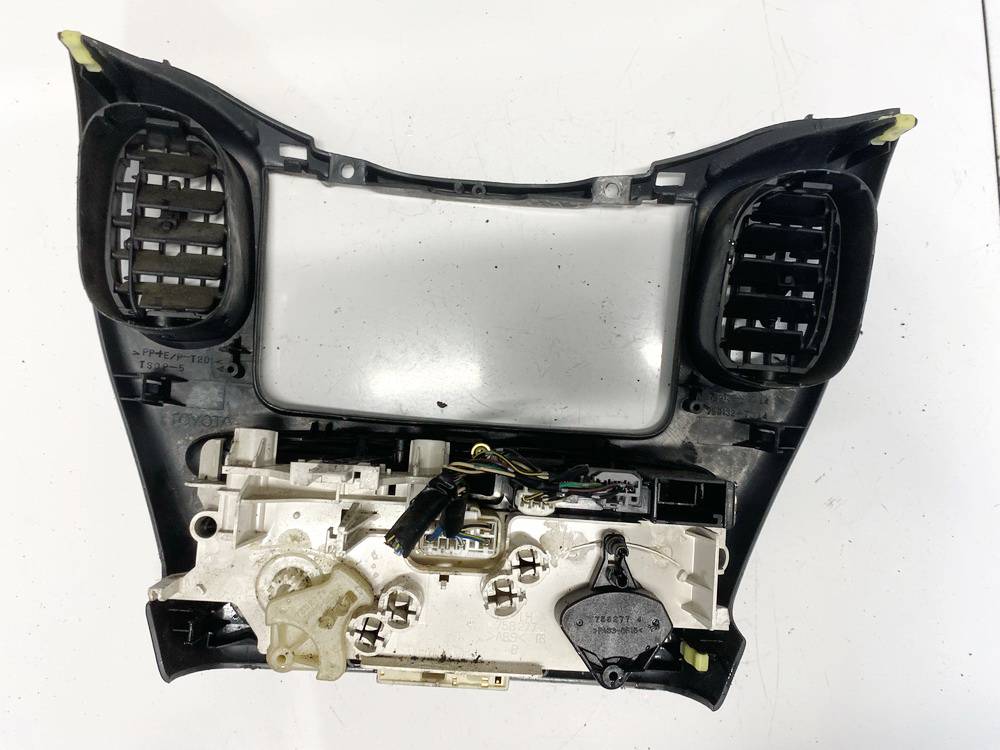 758277 Toyota Yaris Verso 2000 Climate Control Panel (heater control switches) - Thumbnail 2