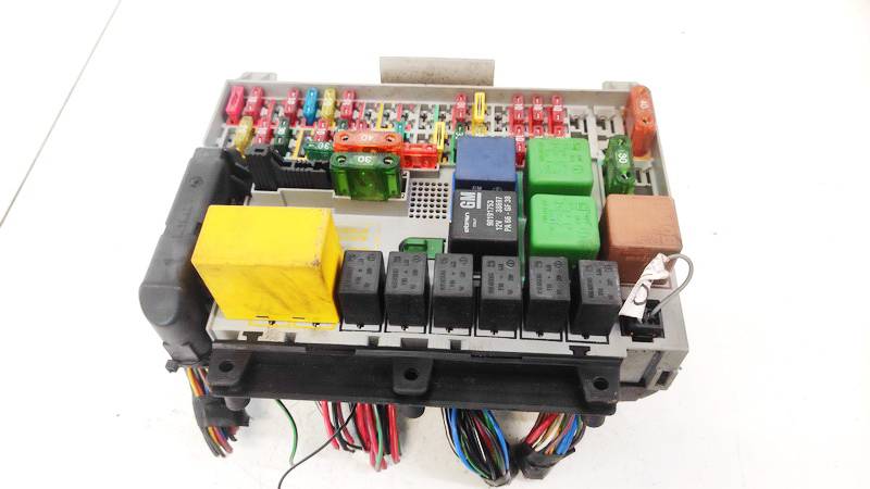 90504534 Opel Vectra 1999 Fuse box
