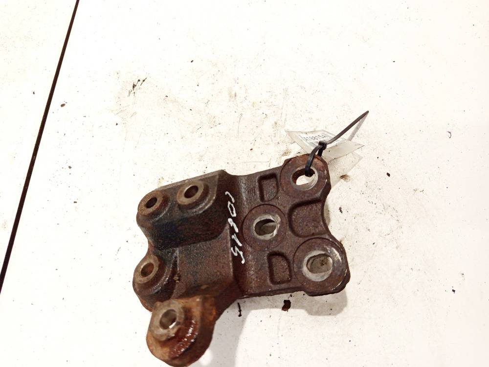 Toyota Aygo 2007 Moottorin kiinnike