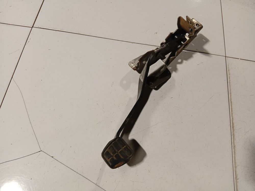 A4542900618 Mitsubishi Colt 2005 Bremžu pedālis